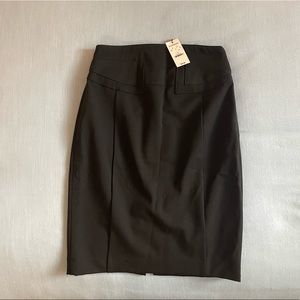 Express. Womens knee length skirt. Size 00. New